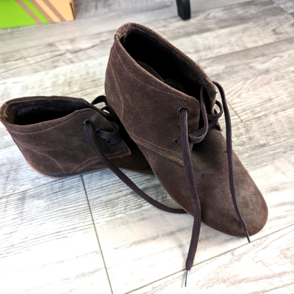 Brown suede Italian work boot